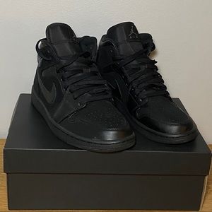 NWT AIR JORDAN 1 MID